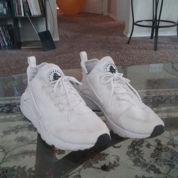 Nike Shoes - White Huaraches